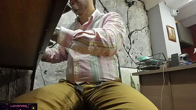 Snapshot of Maxi_TheBigDaddy chatting on 09/29/25, 10:22 Maxi TheBigDaddy online show from 09/29/25, 10:22