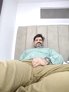 Snapshot of Maxi_TheBigDaddy chatting on 02/26/26, 11:27 Maxi TheBigDaddy online show from 02/26/26, 11:27