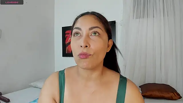Lauralove 69 online show from 05/18/26, 09:19