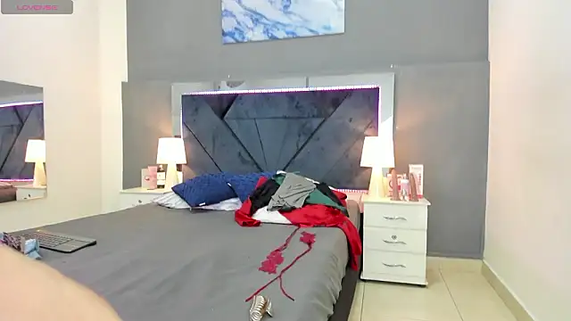 Lauralove 69 online show from 03/14/26, 06:36