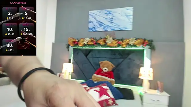 Lauralove 69 online show from 12/22/25, 08:31