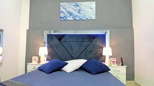 Lauralove 69 online show from 11/29/25, 08:20