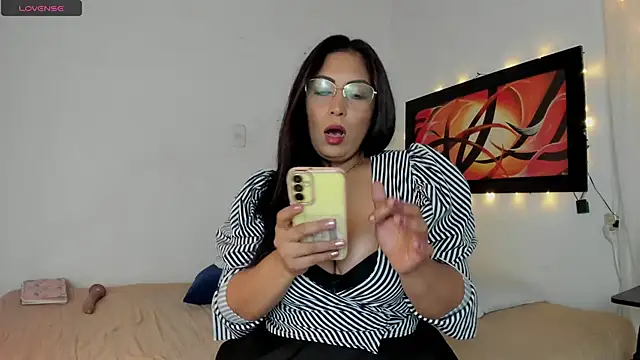 Lauralove 69 online show from 04/25/26, 09:01