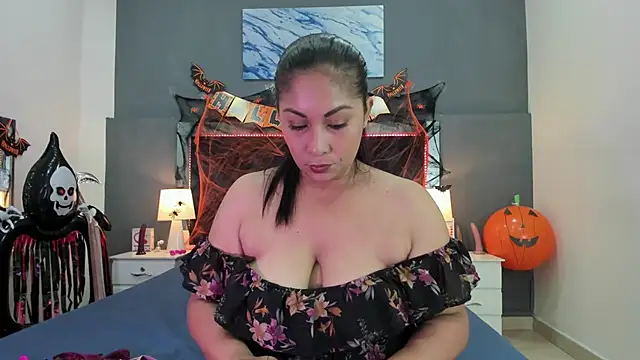 Lauralove 69 online show from 10/30/25, 08:17