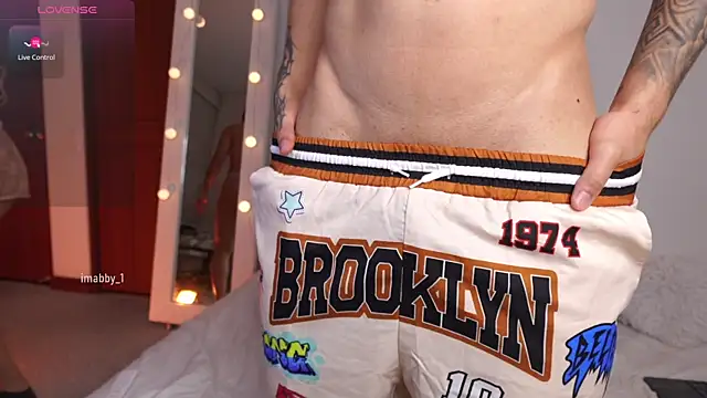 im abby  online show from 11/04/25, 02:37