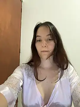 Snapshot of Sarah_millerr_ chatting on 05/18/26, 04:07 Sarah millerr online show from 05/18/26, 04:07