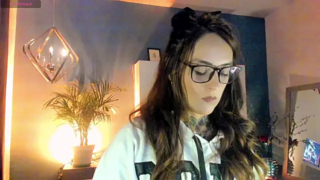 Snapshot of Megan_inked chatting on 05/06/26, 03:43 Megan inked online show from 05/06/26, 03:43