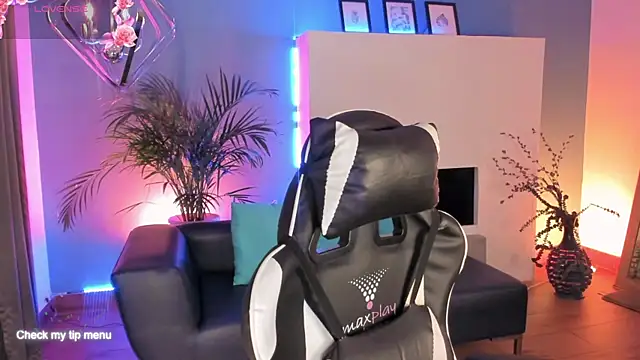 Megan inked online show from 12/15/25, 03:34