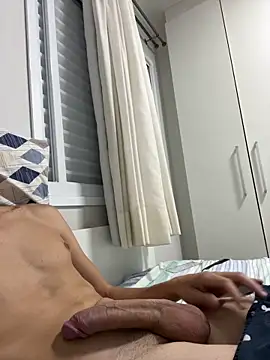 Snapshot of RaRafaellll chatting on 12/19/25, 12:14 RaRafaellll online show from 12/19/25, 12:14