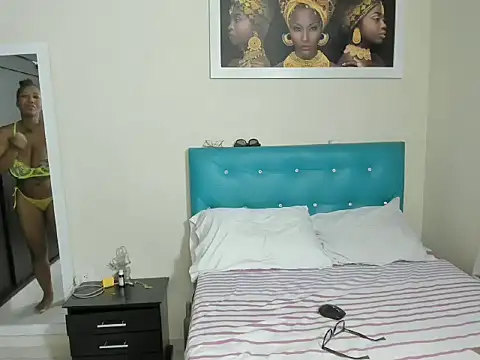 megan-hotxx online show from 09/28/25, 03:02