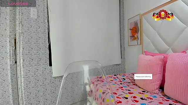 Snapshot of EmiliBonnie chatting on 10/01/25, 11:08 EmiliBonnie online show from 10/01/25, 11:08