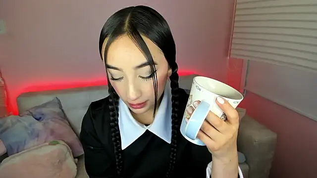 tinysara online show from 04/13/26, 04:22