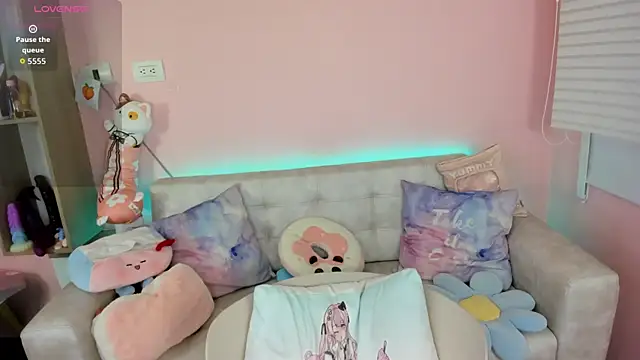 tinysara online show from 11/28/25, 04:18