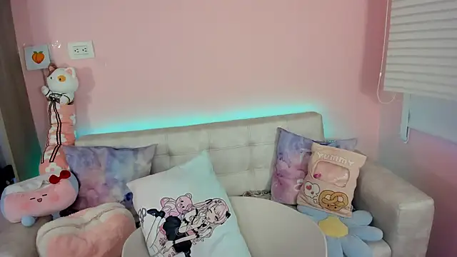 tinysara online show from 12/01/25, 04:41