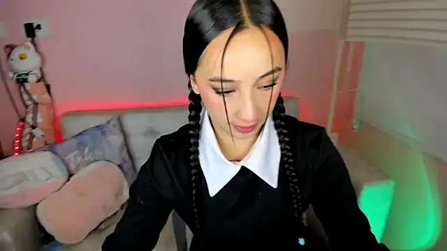 tinysara online show from 07/04/26, 04:00