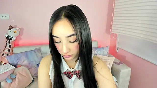 tinysara online show from 04/18/26, 04:31