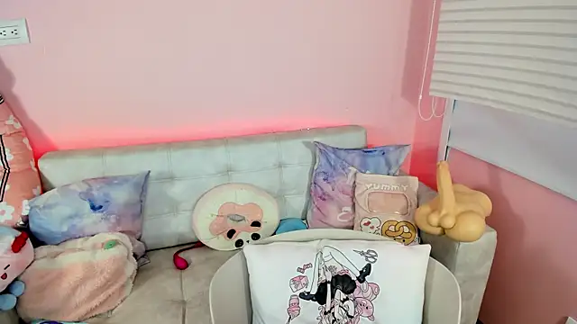 tinysara online show from 05/03/26, 04:32