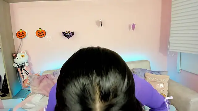 tinysara online show from 10/24/25, 04:06