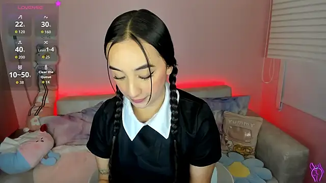 tinysara online show from 03/06/26, 04:24