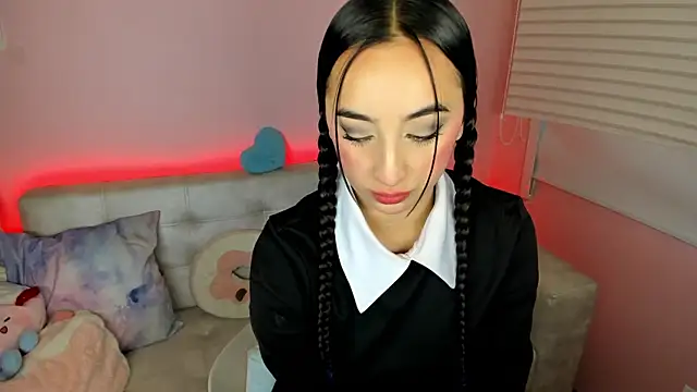 tinysara online show from 05/04/26, 04:32