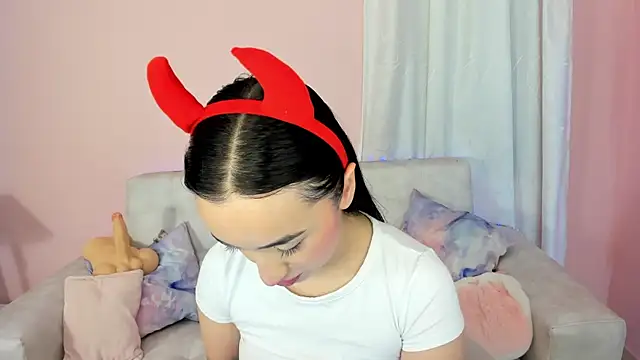 tinysara online show from 03/21/25, 04:29