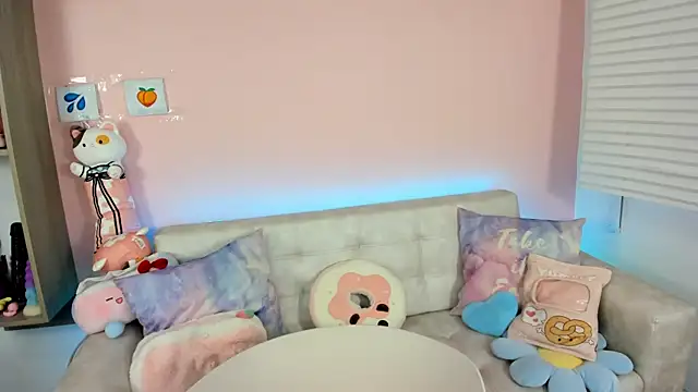 tinysara online show from 09/19/25, 04:22