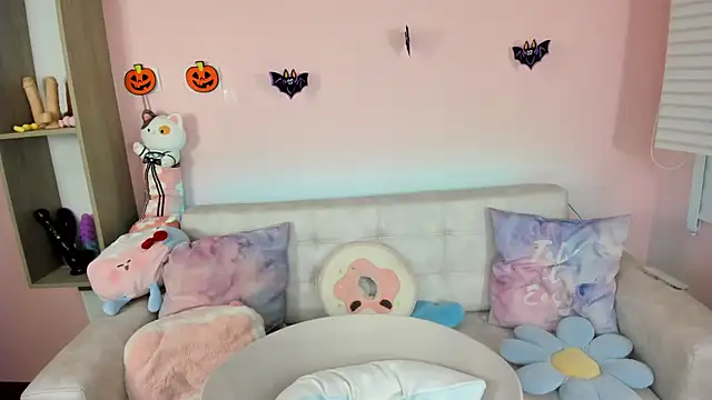 tinysara online show from 10/09/25, 04:29