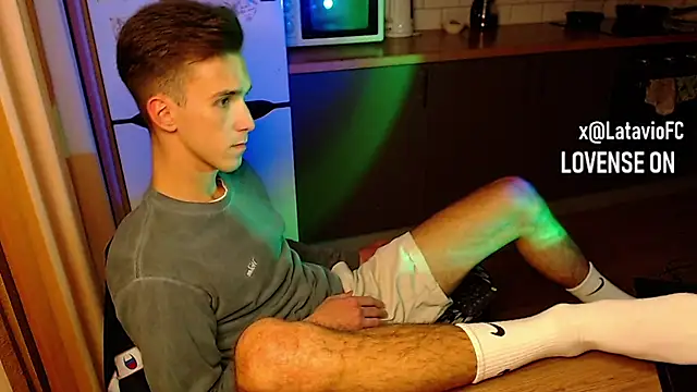 Snapshot of Midnighter_ chatting on 09/24/25, 01:46 Midnighter  online show from 09/24/25, 01:46