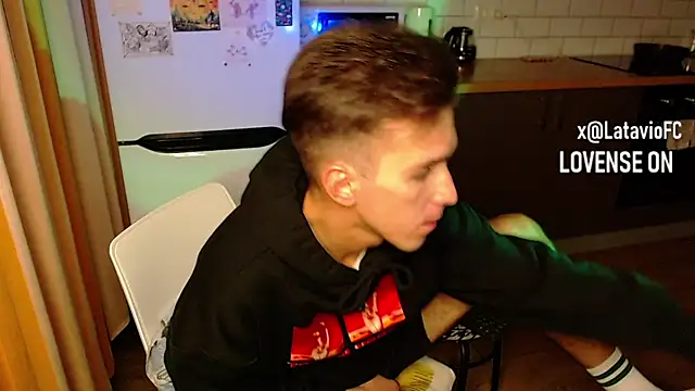 Snapshot of Midnighter_ chatting on 09/20/25, 01:10 Midnighter  online show from 09/20/25, 01:10