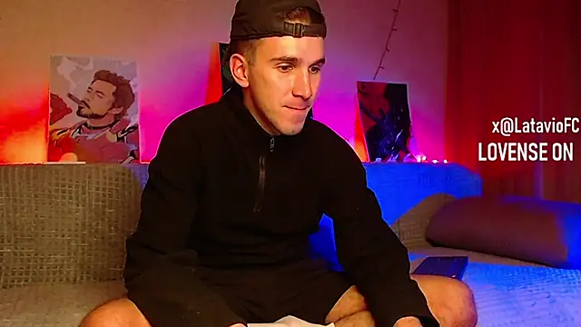 Snapshot of Midnighter_ chatting on 02/08/25, 04:03 Midnighter  online show from 02/08/25, 04:03