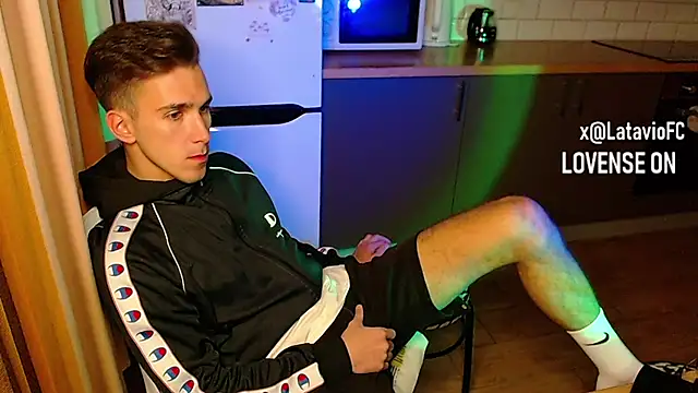 Snapshot of Midnighter_ chatting on 09/20/25, 07:19 Midnighter  online show from 09/20/25, 07:19