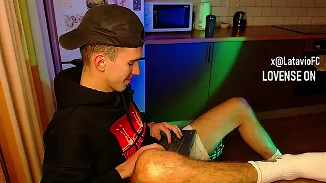 Snapshot of Midnighter_ chatting on 09/30/25, 02:39 Midnighter  online show from 09/30/25, 02:39