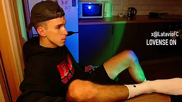 Snapshot of Midnighter_ chatting on 09/25/25, 12:16 Midnighter  online show from 09/25/25, 12:16