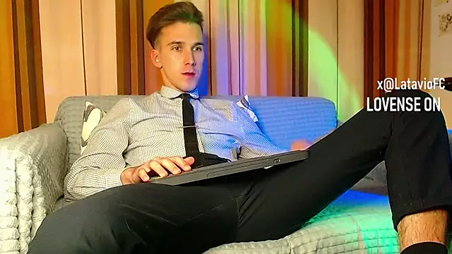 Midnighter  online show from 11/20/25, 05:02