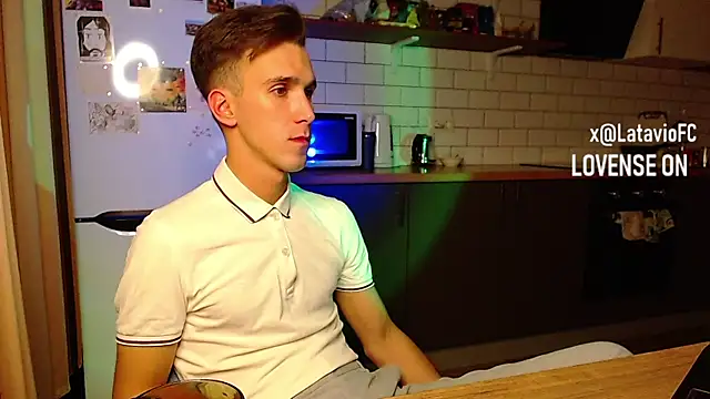 Snapshot of Midnighter_ chatting on 09/18/25, 01:52 Midnighter  online show from 09/18/25, 01:52