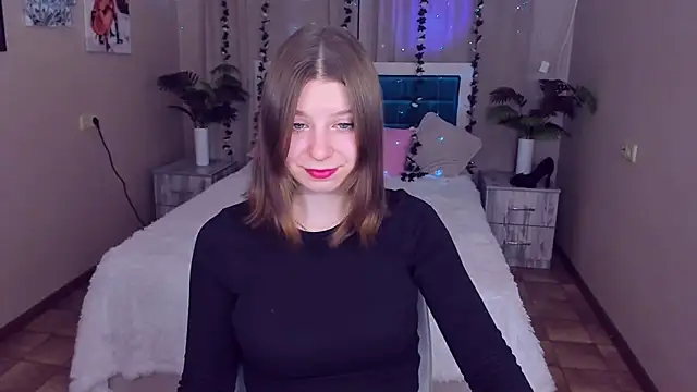 Snapshot of RinaMoore chatting on 03/13/25, 01:07 RinaMoore online show from 03/13/25, 01:07