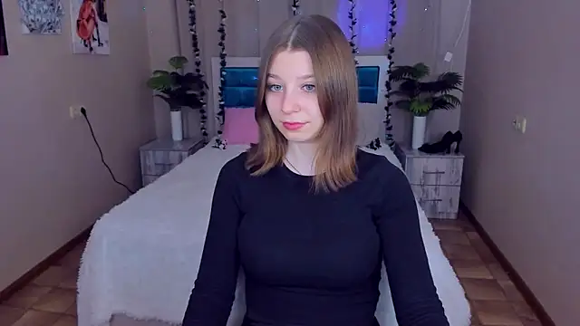 Snapshot of RinaMoore chatting on 03/21/25, 11:12 RinaMoore online show from 03/21/25, 11:12