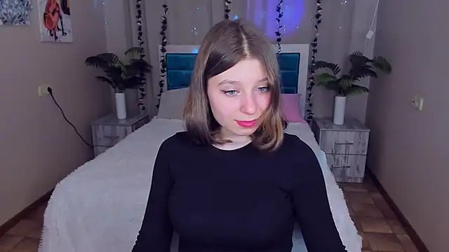 Snapshot of RinaMoore chatting on 02/20/25, 02:35 RinaMoore online show from 02/20/25, 02:35