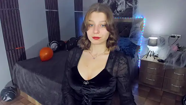 Snapshot of RinaMoore chatting on 10/29/25, 12:37 RinaMoore online show from 10/29/25, 12:37