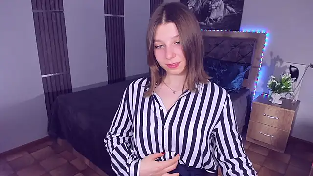 Snapshot of RinaMoore chatting on 03/14/25, 01:46 RinaMoore online show from 03/14/25, 01:46