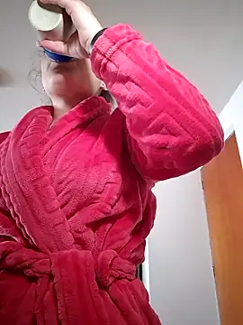 Snapshot of megan_doll2 chatting on 12/19/25, 05:15 megan doll2 online show from 12/19/25, 05:15