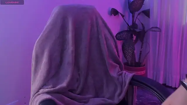 scarlet miller1 online show from 10/01/25, 12:31