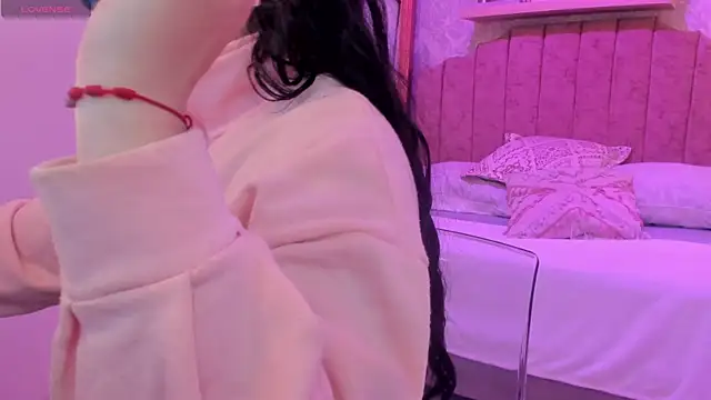 scarlet miller1 online show from 10/25/25, 11:53