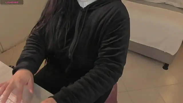 scarlet miller1 online show from 10/22/25, 11:42