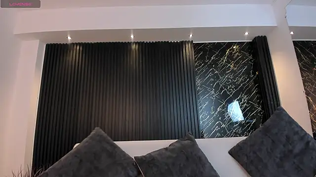 Snapshot of charlottewhitte chatting on 03/12/25, 11:32 charlottewhitte online show from 03/12/25, 11:32