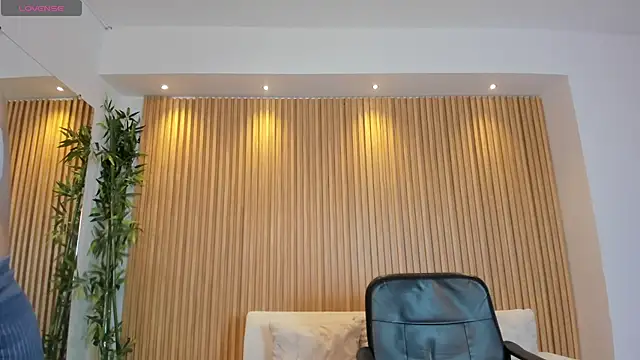 Snapshot of charlottewhitte chatting on 10/24/25, 11:42 charlottewhitte online show from 10/24/25, 11:42