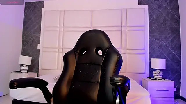 charlottewhitte online show from 05/13/26, 11:28