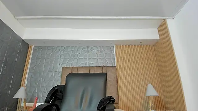 charlottewhitte online show from 04/15/26, 10:54