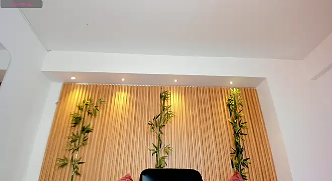 charlottewhitte online show from 06/12/26, 12:14