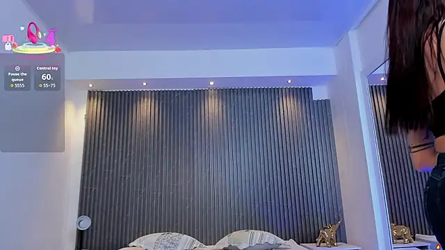 charlottewhitte online show from 02/19/26, 12:46